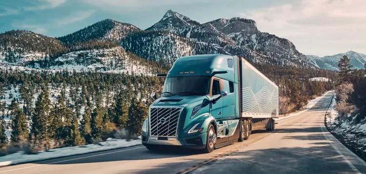 Envío de camiones pesados a Cuba - Freightliner Cascadia