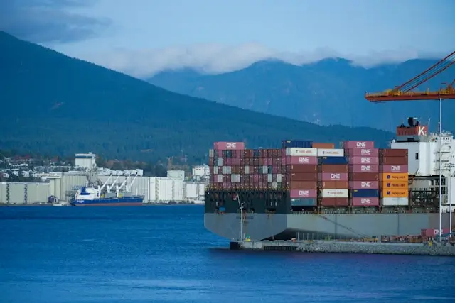 foto de auto importado en la habana